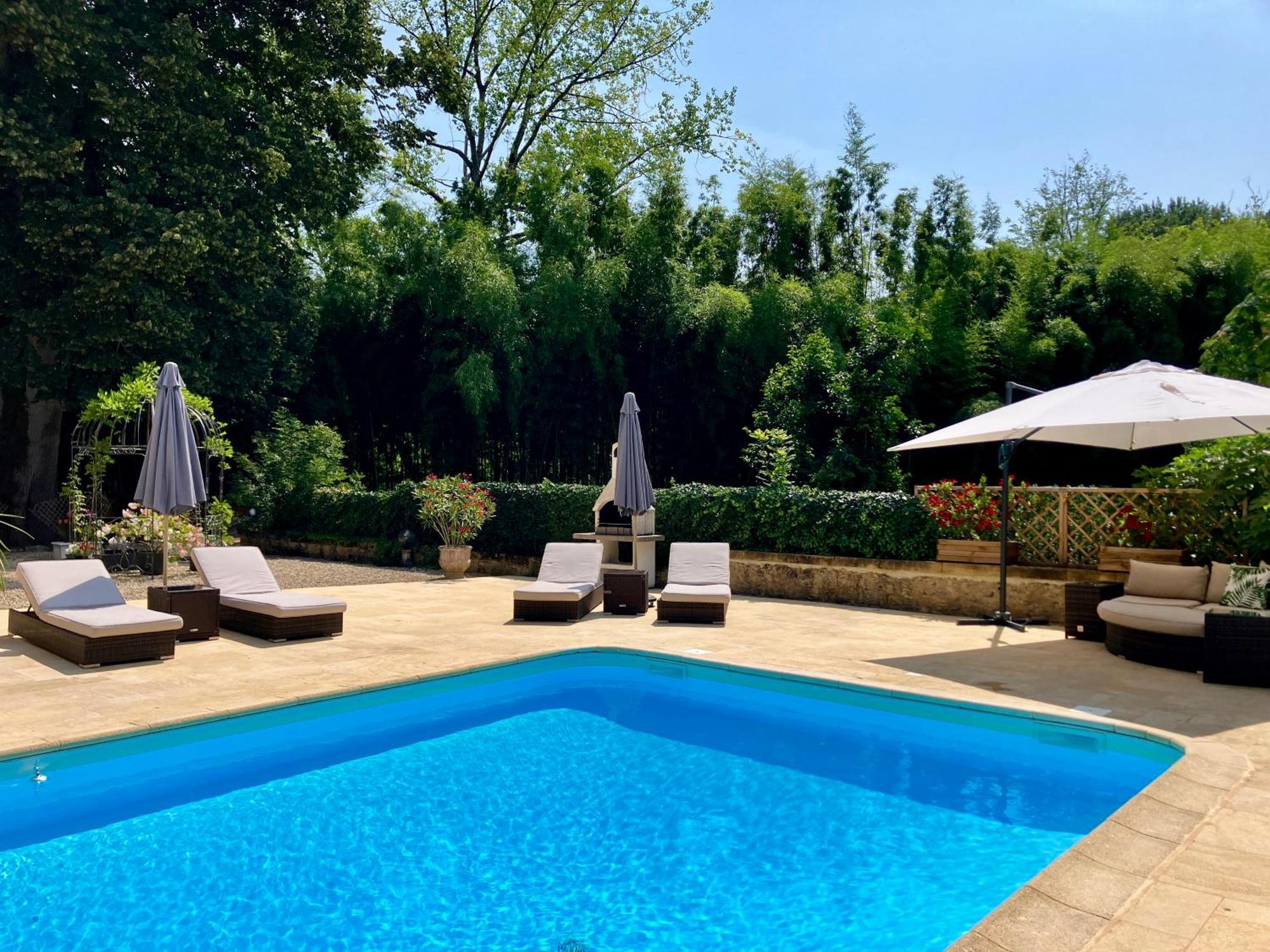 Le Petit Chateau - Adults Only Property Ле-Бюг Экстерьер фото